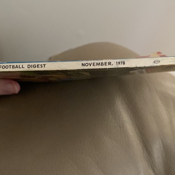 OJ Simpson exclusive interview cover  Nov 1978 Football Digest. - Picture 3 of 4